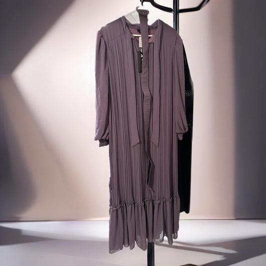 Women’s Dress - Size 46 - D009 - AVAILABLE IN STORE - CONTACT US FOR PRICE
